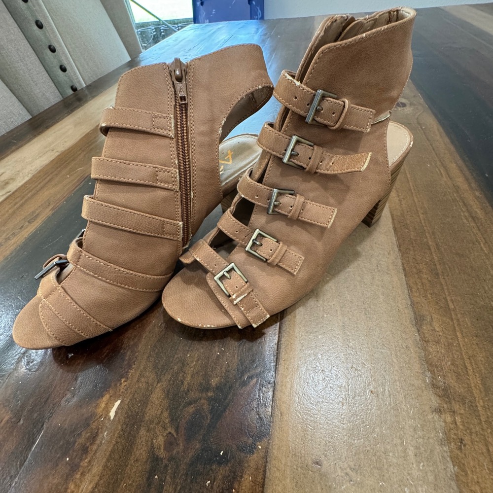 A2 by Aerosoles Line of Sight Tan Buckle Strap Block Heel Sandals Womens 7M